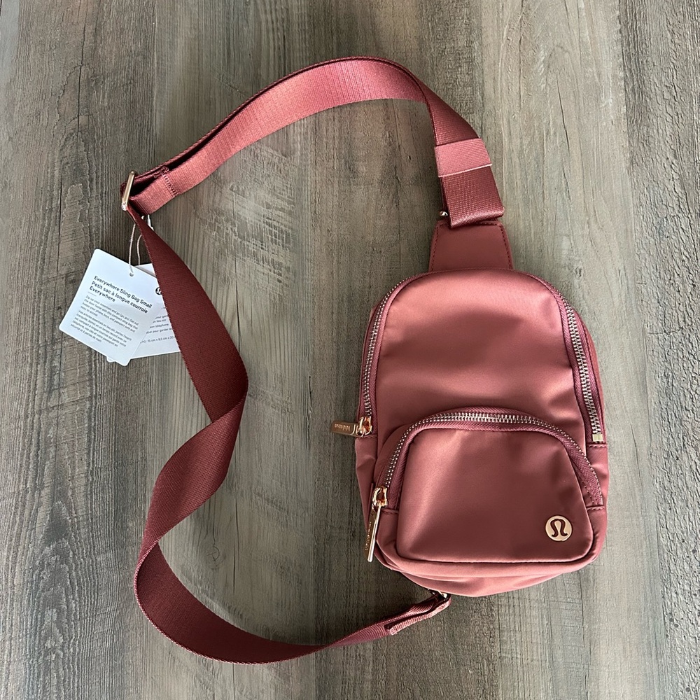 NWT Lululemon Everywhere Sling Bag *Small* Dusty rose & rose gold hardware